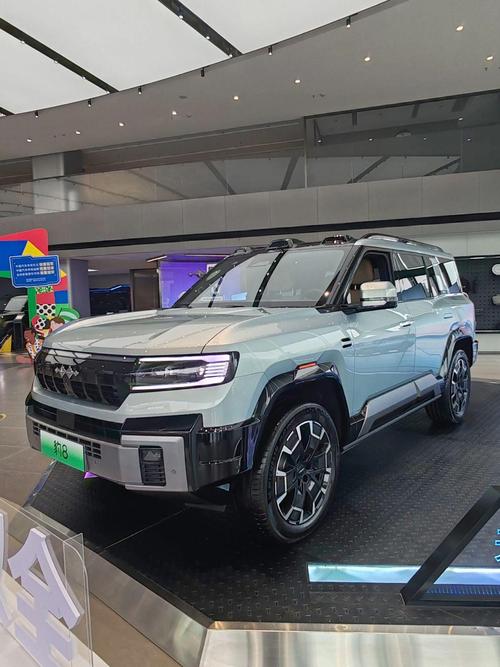 成都24比亚迪方程豹硬派越野的爆款，英菲尼迪35周年与你共成长